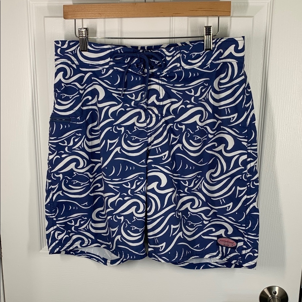 Vineyard Vines blue and white waves with logo whale board shorts size 32